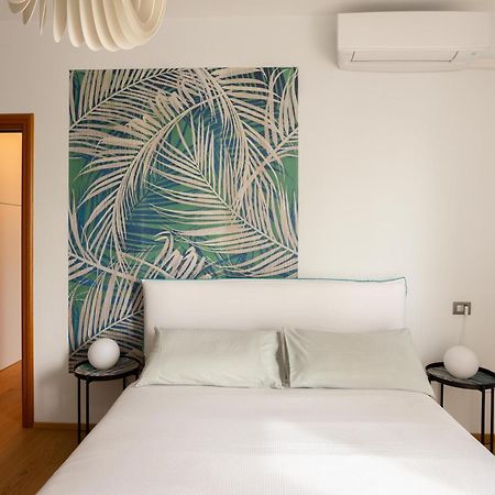 Suite 51 Appartamento Con Terrazzo A 50 Mt Dal Lago - Private Parking (Adults Only) Arona Eksteriør bilde