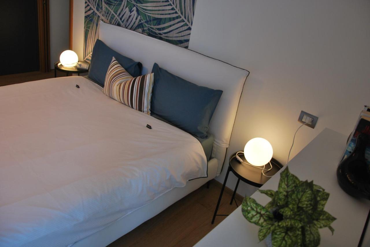 Suite 51 Appartamento Con Terrazzo A 50 Mt Dal Lago - Private Parking (Adults Only) Arona Eksteriør bilde