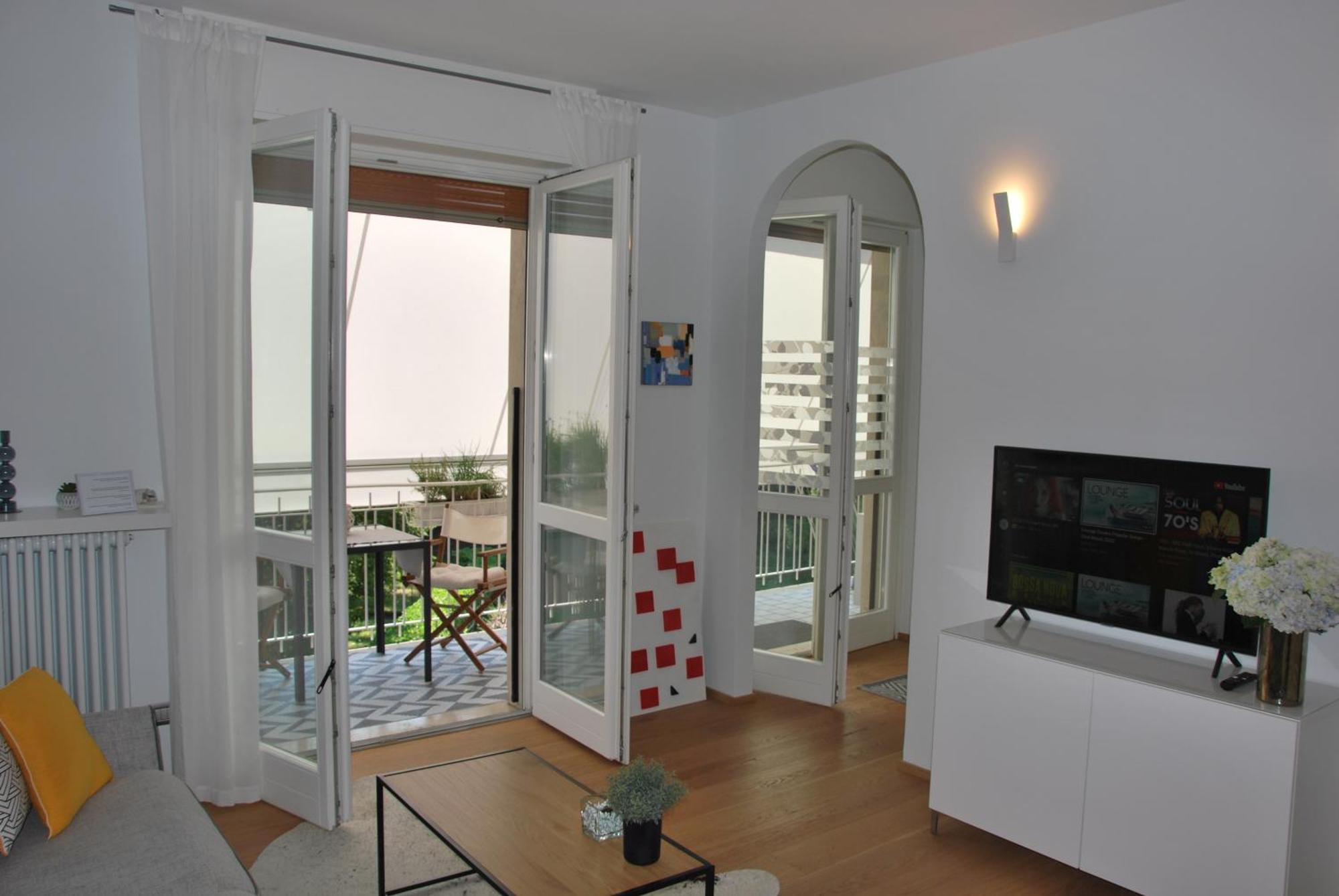 Suite 51 Appartamento Con Terrazzo A 50 Mt Dal Lago - Private Parking (Adults Only) Arona Eksteriør bilde