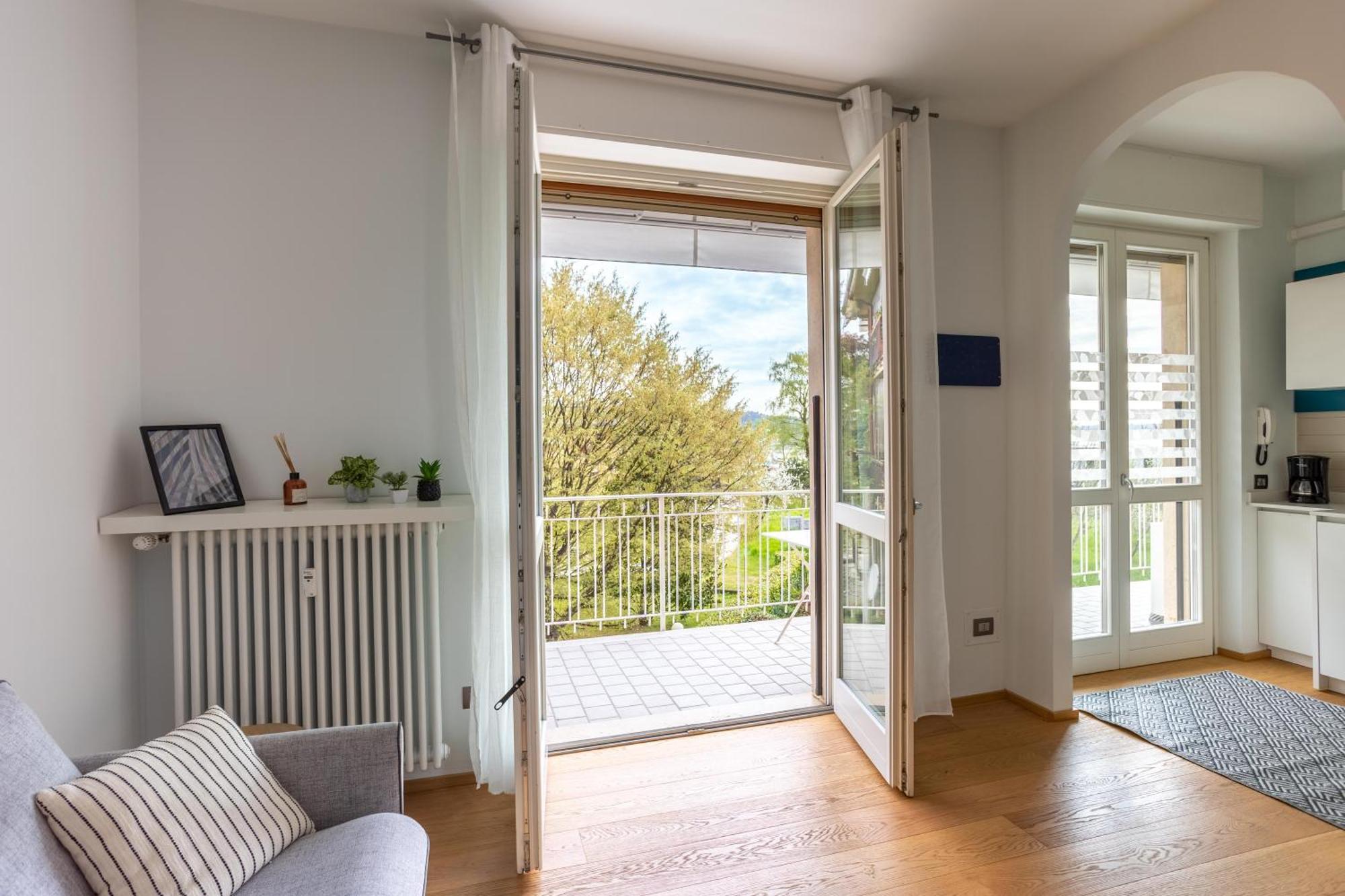 Suite 51 Appartamento Con Terrazzo A 50 Mt Dal Lago - Private Parking (Adults Only) Arona Eksteriør bilde