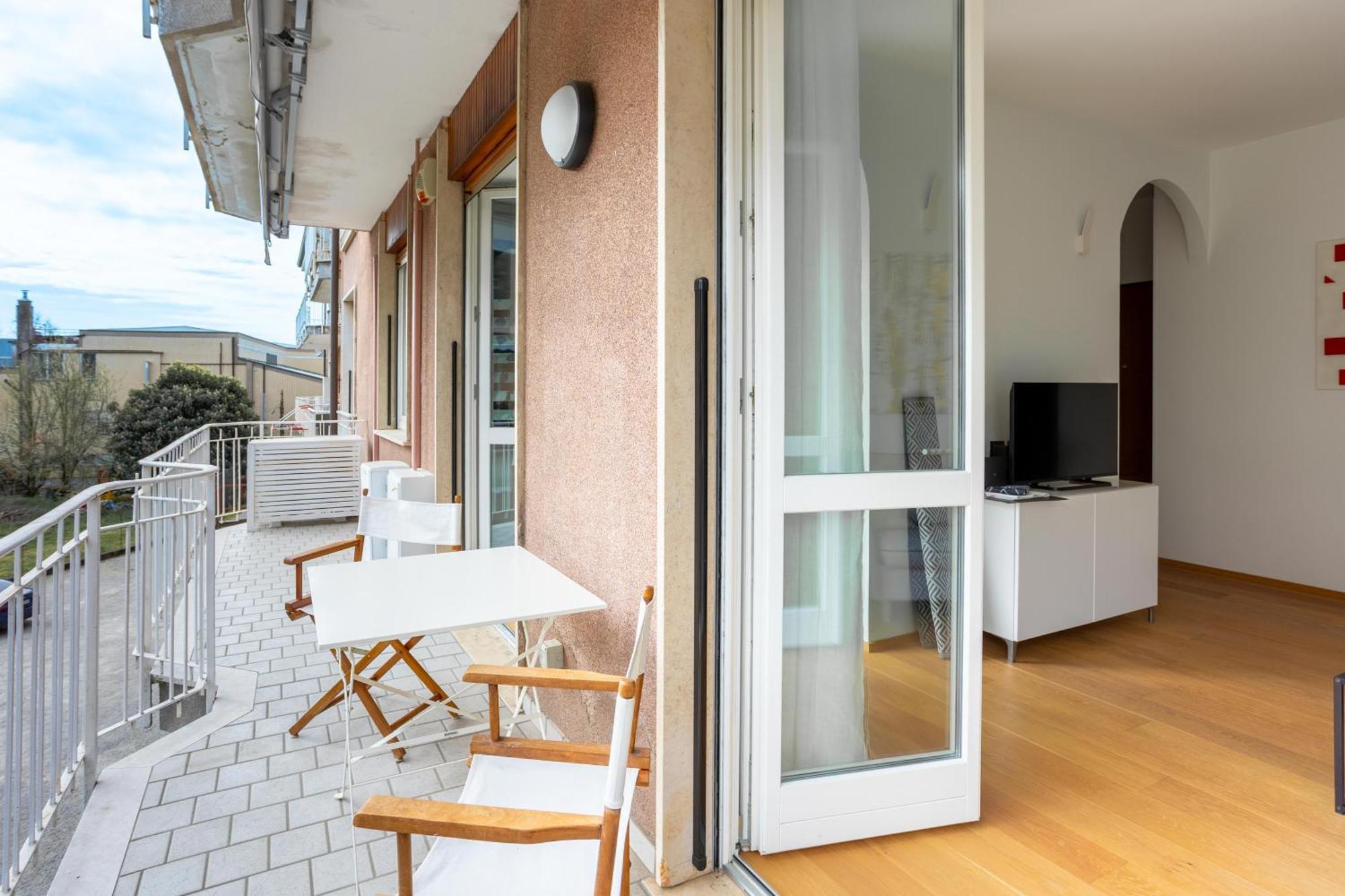 Suite 51 Appartamento Con Terrazzo A 50 Mt Dal Lago - Private Parking (Adults Only) Arona Eksteriør bilde