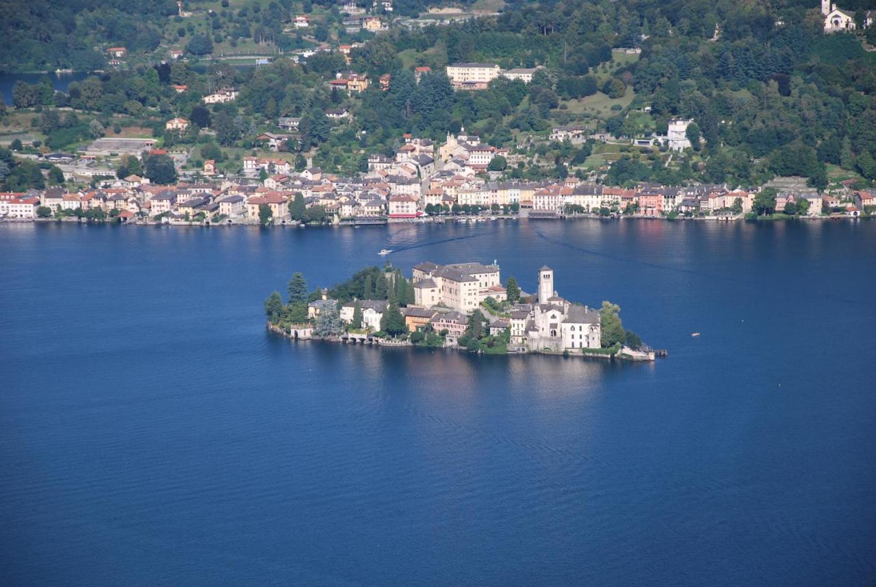 Suite 51 Appartamento Con Terrazzo A 50 Mt Dal Lago - Private Parking (Adults Only) Arona Eksteriør bilde
